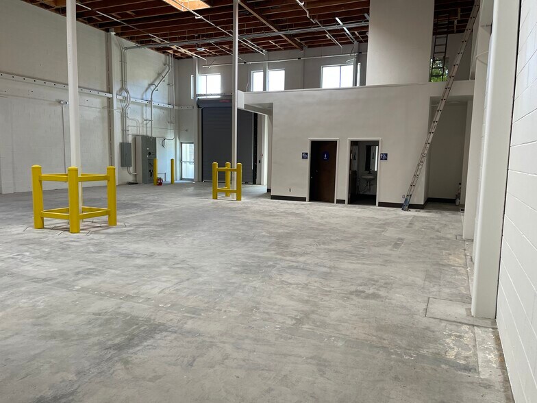 More Photos Of 305 Old County Rd, San Carlos Warehouse For Lease