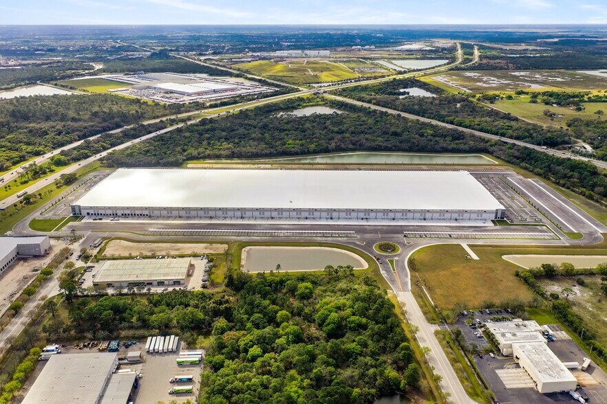 More Photos Of 5001 Crossroads Pky, Fort Pierce Warehouse For Lease