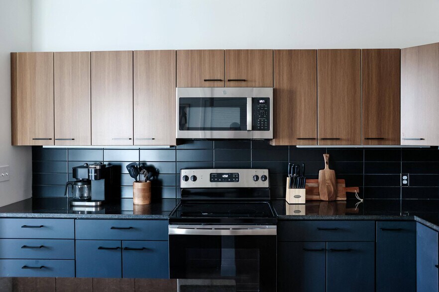 More Photos Of 52 Hanover St, Portland Apartments For Lease