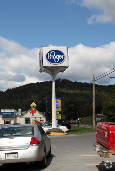 More Photos Of 1125-1129 State St, Gassaway Freestanding For Lease