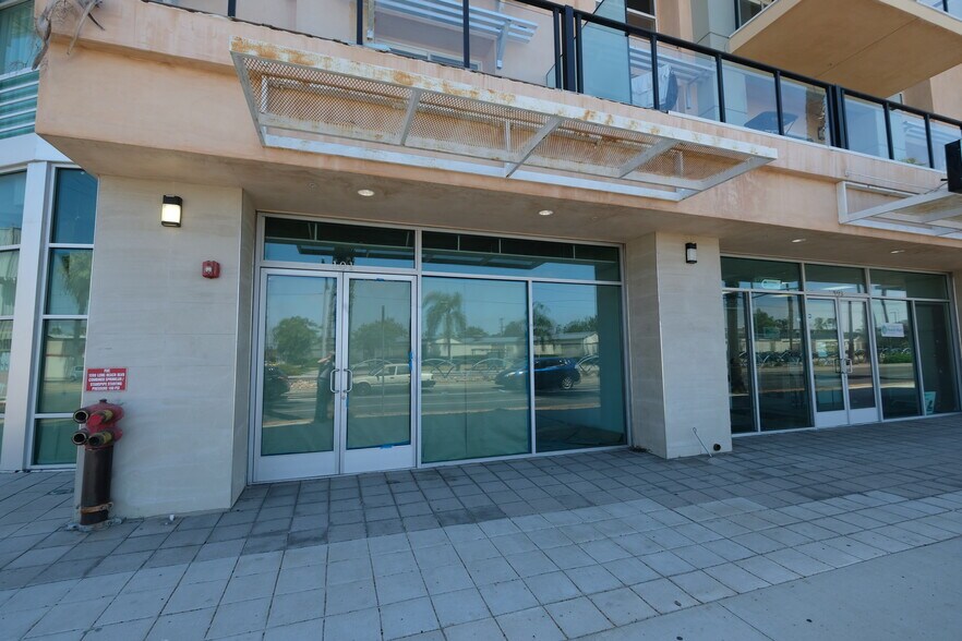More Photos Of 1598 Long Beach Blvd, Long Beach Storefront Retail Office For Sale