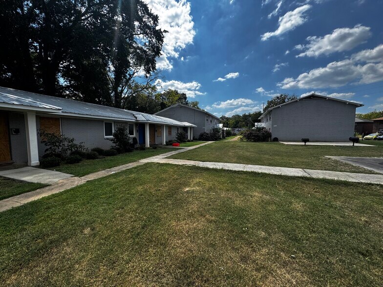 More Photos Of 914 14th St SW, Birmingham Apartments For Sale