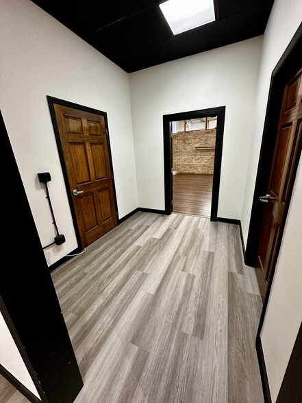 More Photos Of 101 W Broadway St, Lenoir City Storefront Retail Office For Lease