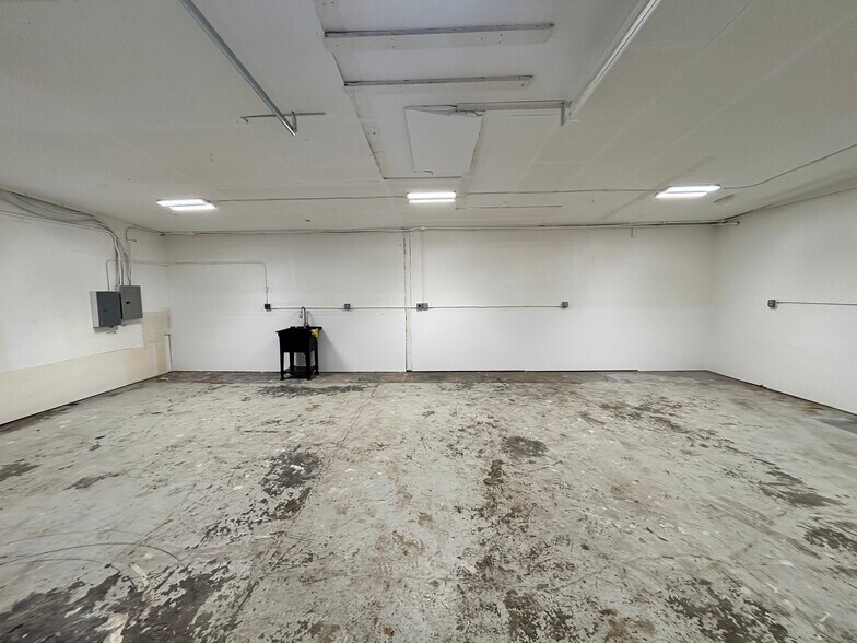 More Photos Of 446 McClaine St, Silverton Warehouse For Sale