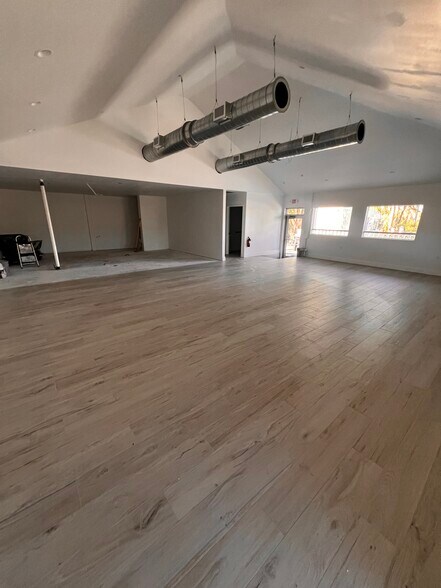 More Photos Of 2407 Periwinkle Way, Sanibel Storefront For Sale