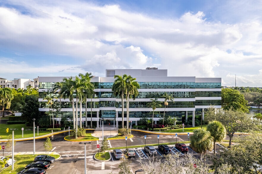More Photos Of 600 N Pine Island Rd, Plantation Office For Lease