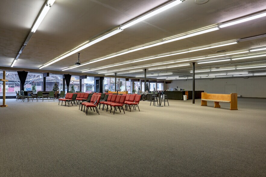 More Photos Of 178 SW 5th St, Madras Storefront Retail Office For Lease