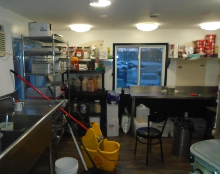 Primary Photo Of 910-912 St Laurent Blvd, Ottawa General Retail For Sale