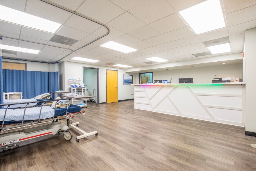 More Photos Of 1805 SE Lake Weir Ave, Ocala Medical For Sale