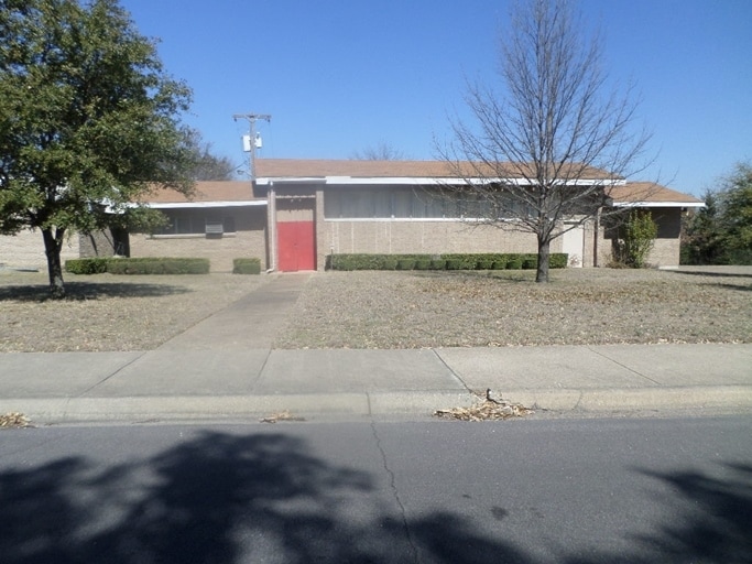 More Photos Of 2415 Magna Vista Dr, Dallas Religious Facility For Sale