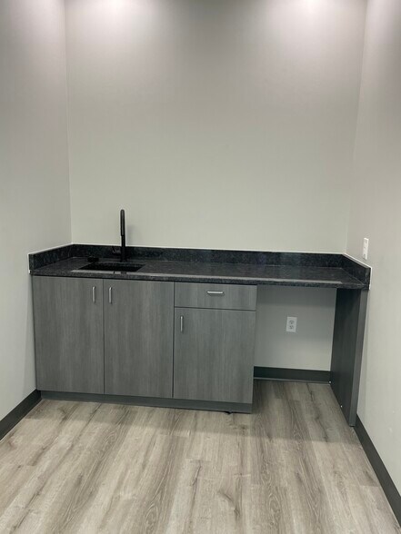 More Photos Of 3115 Chambers St, Venus Flex For Lease