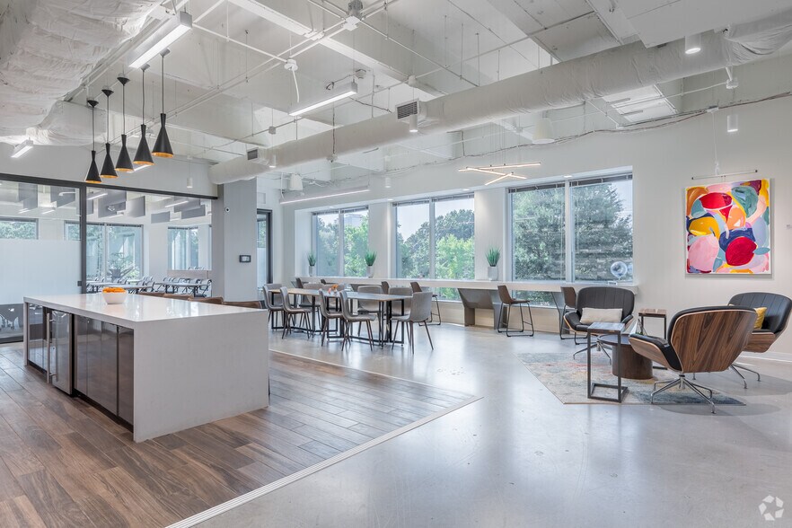 More Photos Of 121 Perimeter Ctr W, Atlanta Coworking Space