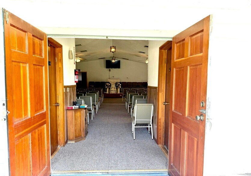 More Photos Of 101 Sesame St, Palatka Specialty For Sale