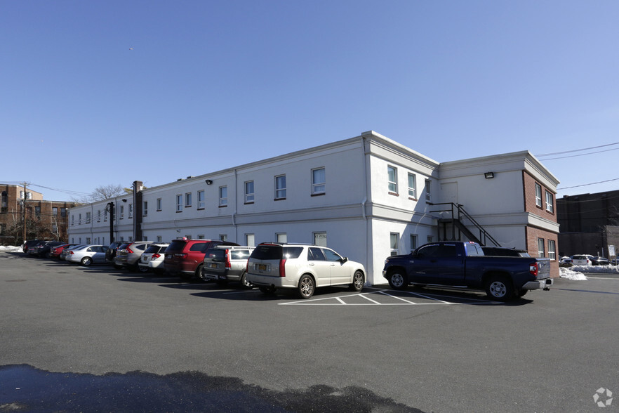 More Photos Of 31 Oak St, Patchogue Medical For Lease