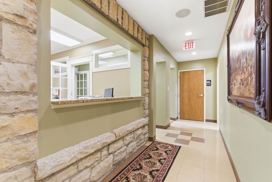 More Photos Of 3208 College Dr, Louisville Office For Sale