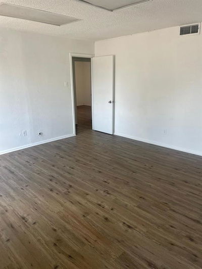 More Photos Of 737 Irby Ln, Irving Medical For Sale