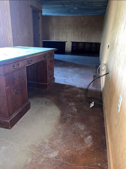 More Photos Of 411 Lee Rd, Mineral Wells Warehouse For Sale
