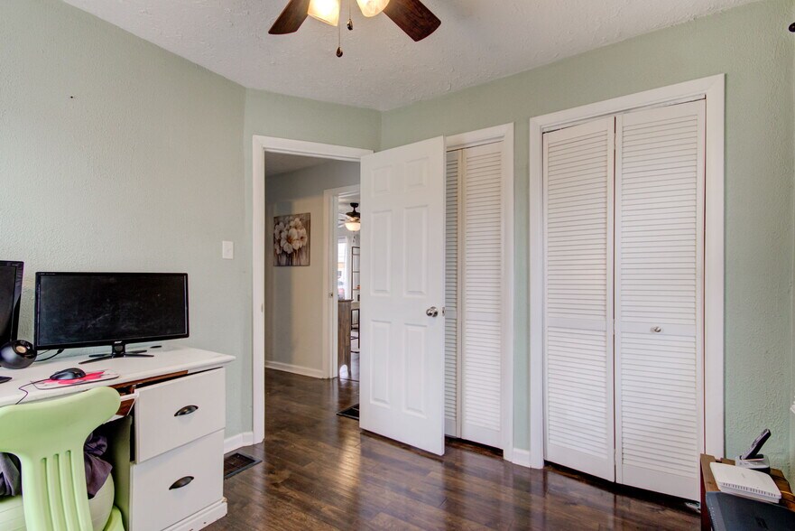 More Photos Of 4451 Old Allisonville Rd, Indianapolis Office For Sale
