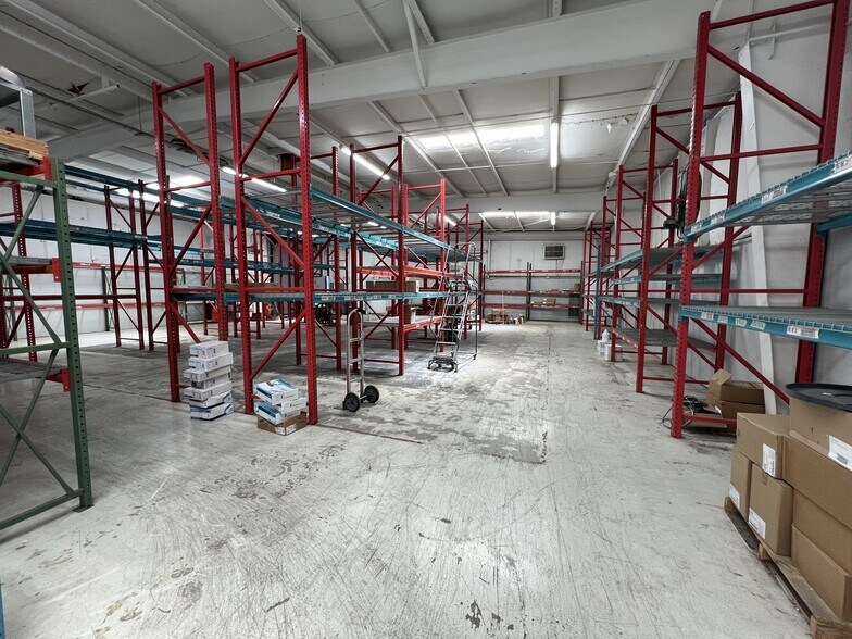 More Photos Of 2105 West Ferry Way SW, Huntsville Warehouse For Lease