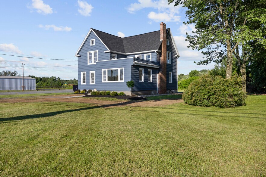 More Photos Of 267 Wolf Rd, Latham Office For Lease