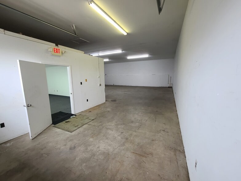 More Photos Of 4649B Russell Ct, High Ridge Office For Lease