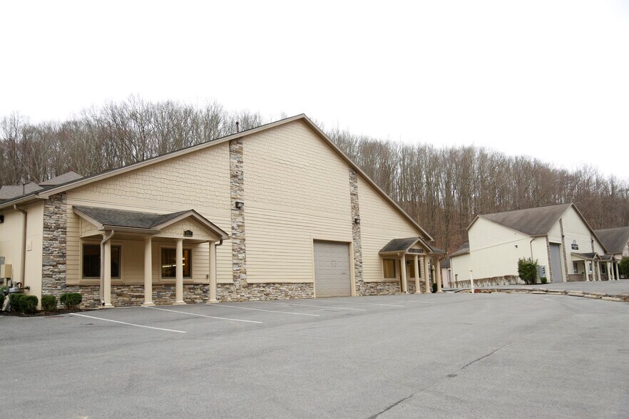 More Photos Of 925 Canyon Rd, Morgantown Distribution For Lease