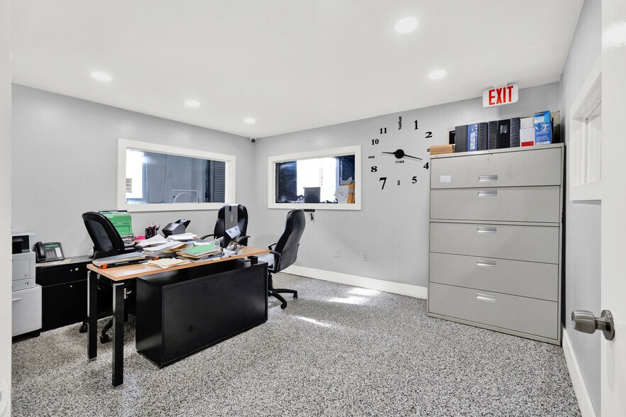 More Photos Of 9000 NW 97th Ter, Medley Manufacturing For Sale