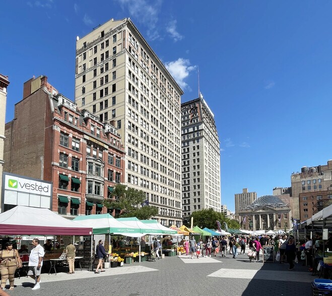 More Photos Of 200 Park Ave S, New York Office For Lease