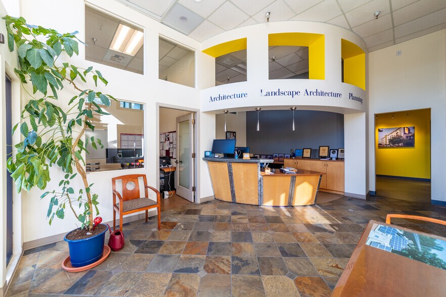 More Photos Of 15200 52nd Ave S, Tukwila Office For Lease