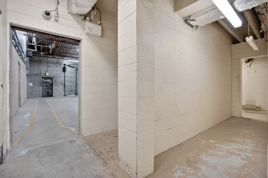 More Photos Of 812 Dundas St, London Freestanding For Sale