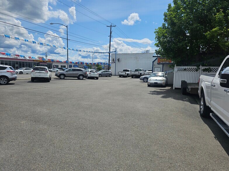 More Photos Of 2929 N Government Way, Coeur d'Alene Auto Dealership For Sale