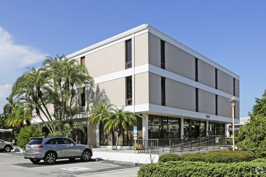 More Photos Of 900 6th Ave S, Naples Office Residential For Lease