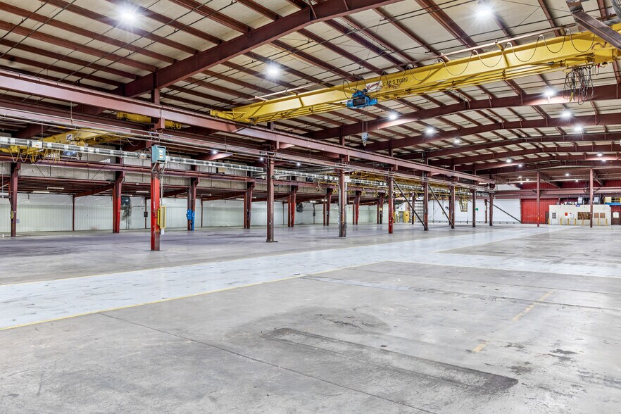 More Photos Of 1402 E Veterans Memorial Pky, Warrenton Manufacturing For Sale