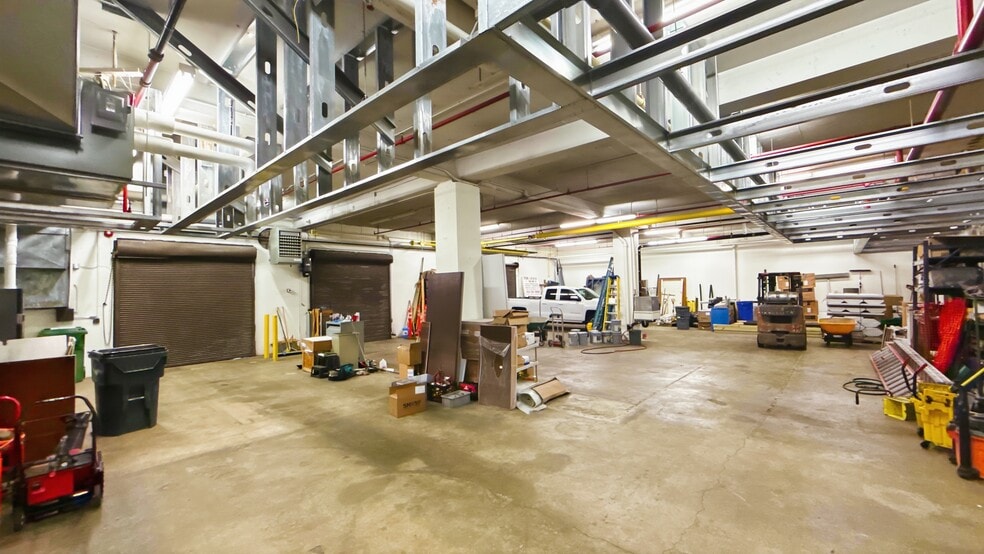 More Photos Of 400 Captain Neville Dr, Waterbury Warehouse For Lease