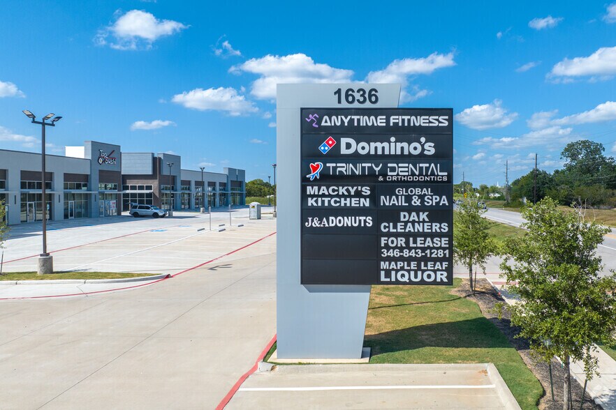 More Photos Of 1636 Minonite Rd, Rosenberg Storefront Retail Office For Lease