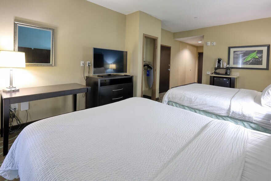 More Photos Of 3371 N Esplanade St, Cuero Hotel For Sale