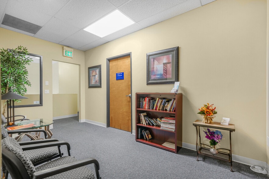 More Photos Of 9407 NE Vancouver Mall Dr, Vancouver Medical For Sale