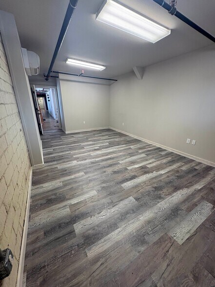 More Photos Of 208 S Castell Ave, New Braunfels Restaurant For Lease