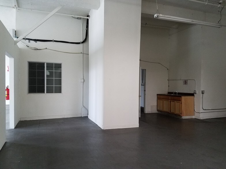More Photos Of 1501-1503 S Central Ave, Los Angeles Showroom For Lease