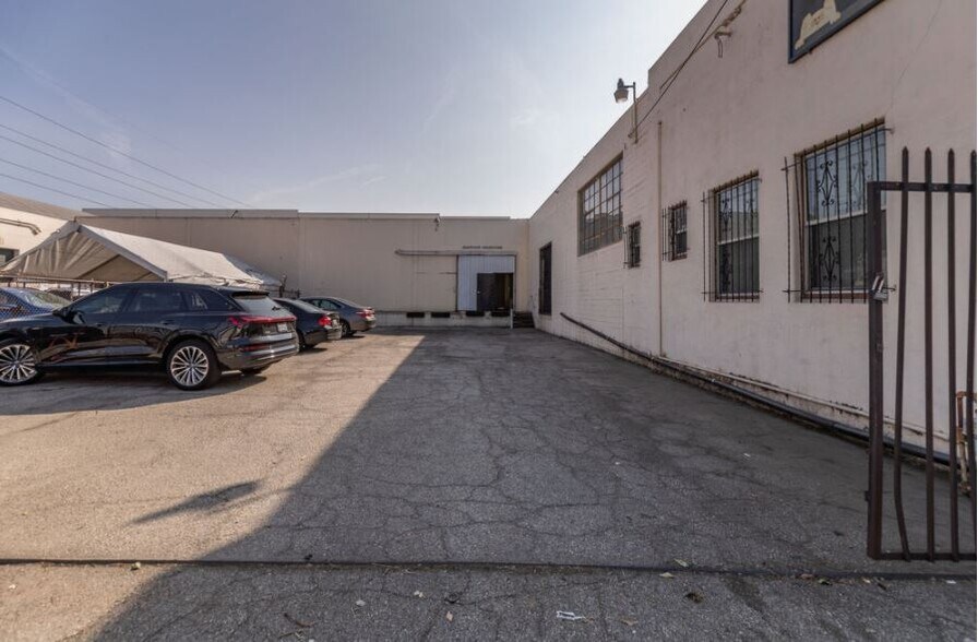 More Photos Of 3310 Leonis Blvd, Los Angeles Warehouse For Lease