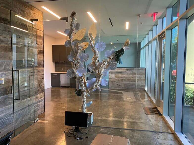 More Photos Of 20310 Plummer St, Chatsworth Manufacturing For Lease