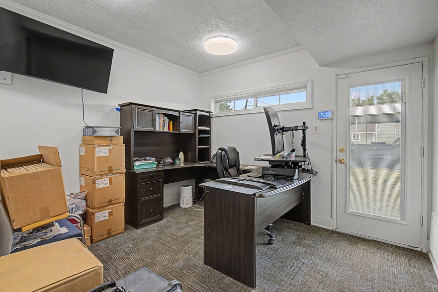 More Photos Of 1614 Holland St, Houston Office For Sale