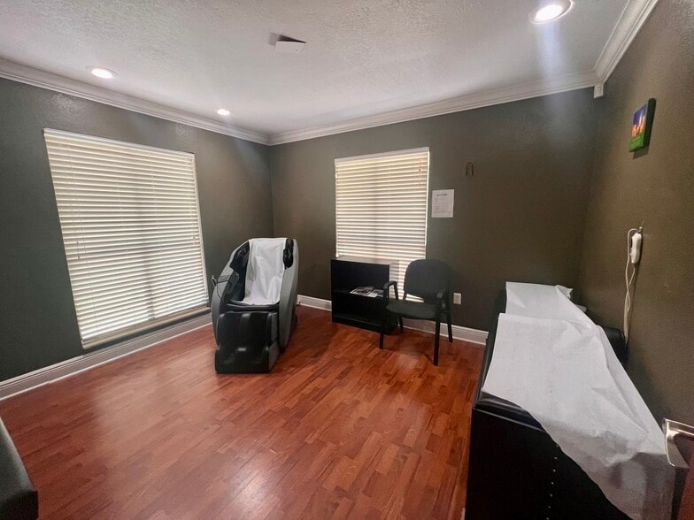 More Photos Of 766 Deltona Blvd, Deltona Flex For Sale