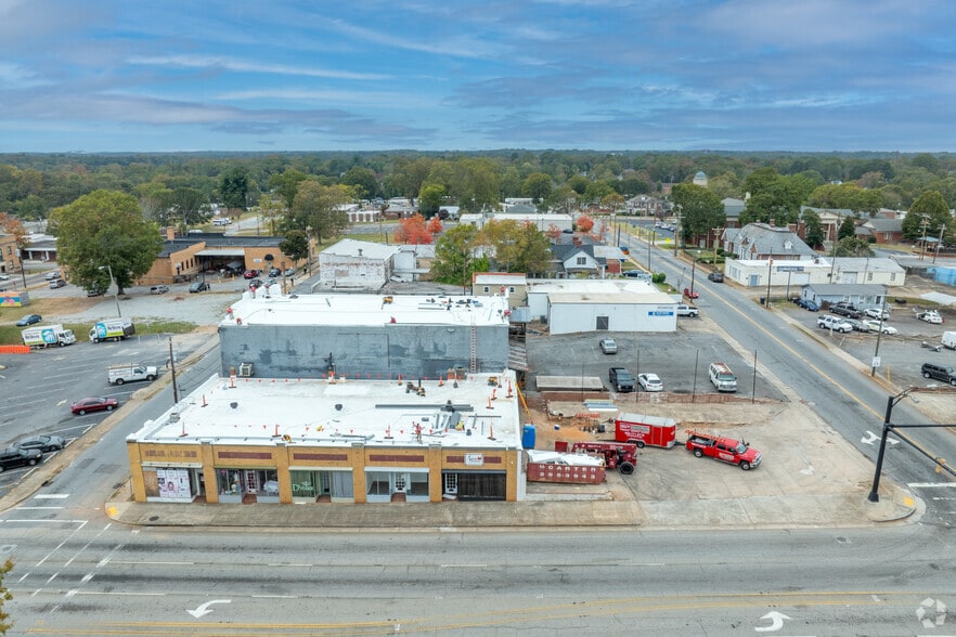 More Photos Of 200 W Benson St, Anderson Bar For Sale