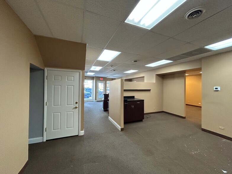More Photos Of 819 Burlington Ave, Western Springs Storefront Retail Office For Lease