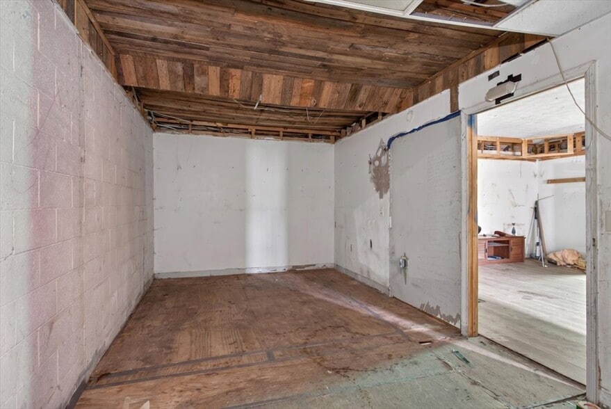 More Photos Of 79 Jones St, Jasper Warehouse For Sale