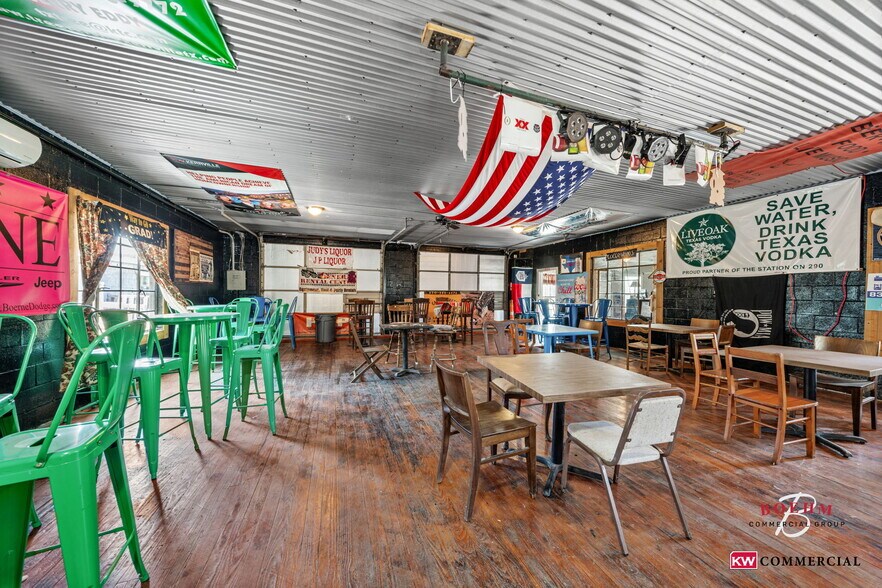 More Photos Of 23699-23737 W US Highway 290, Harper Storefront For Sale