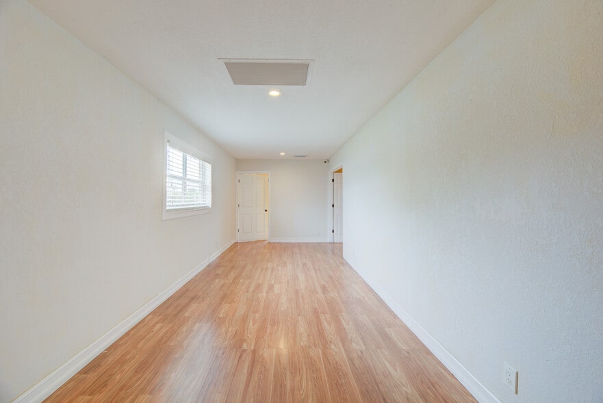 More Photos Of 359 10th St, West Palm Beach Storefront Retail Office For Lease