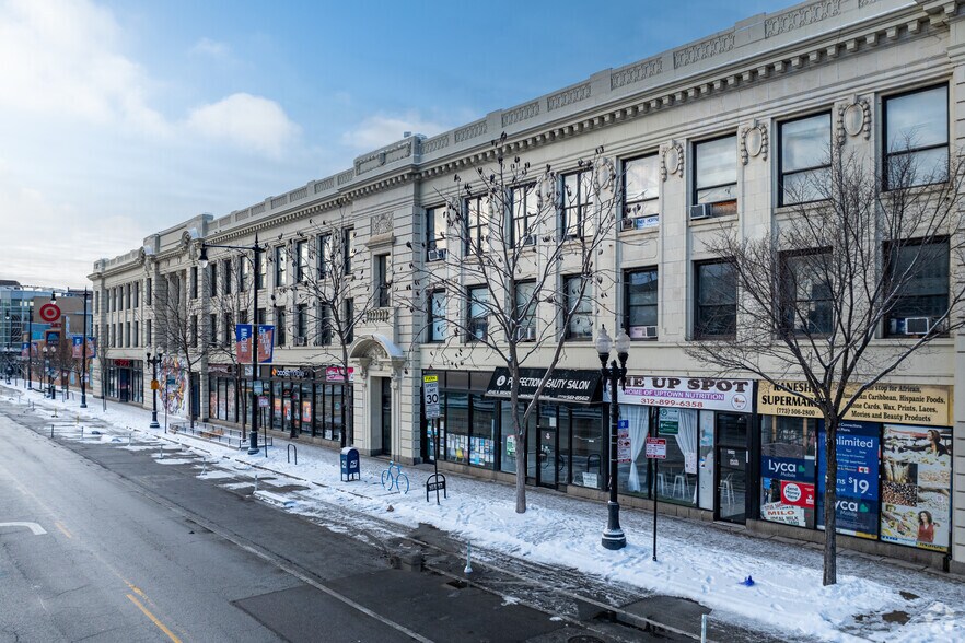 More Photos Of 4554 N Broadway, Chicago Office For Sale