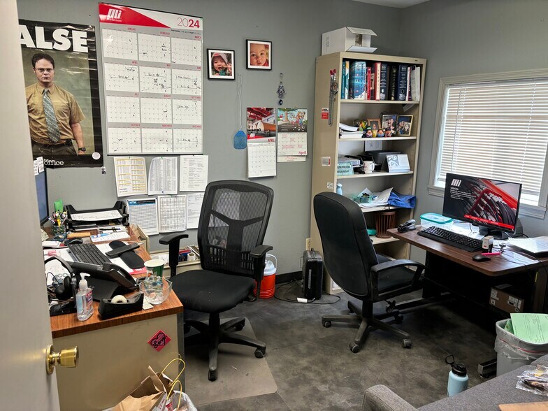 More Photos Of 1304 Rath Ave, Dodge City Distribution For Sale